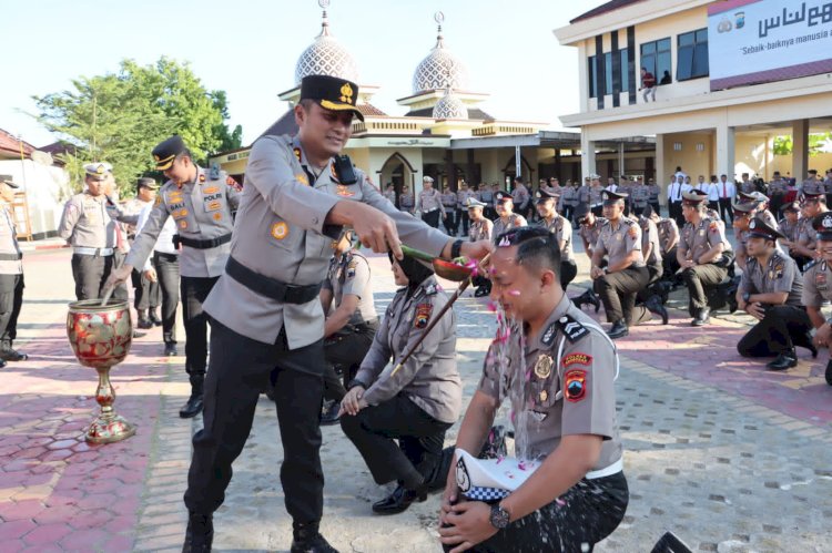 Naik Pangkat 54 Anggota Polres Grobogan Disiram Air RMOL JATENG