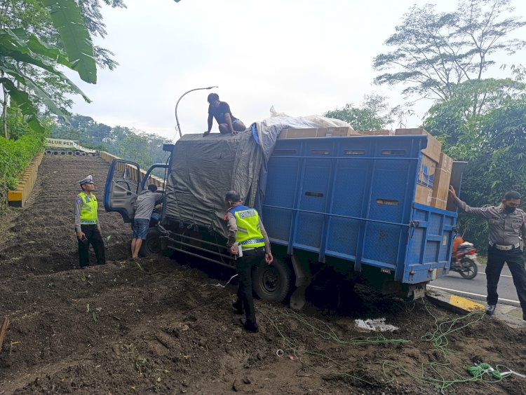 Personel Ops Lilin Candi Di Purbalingga Kembali Evakuasi Truk