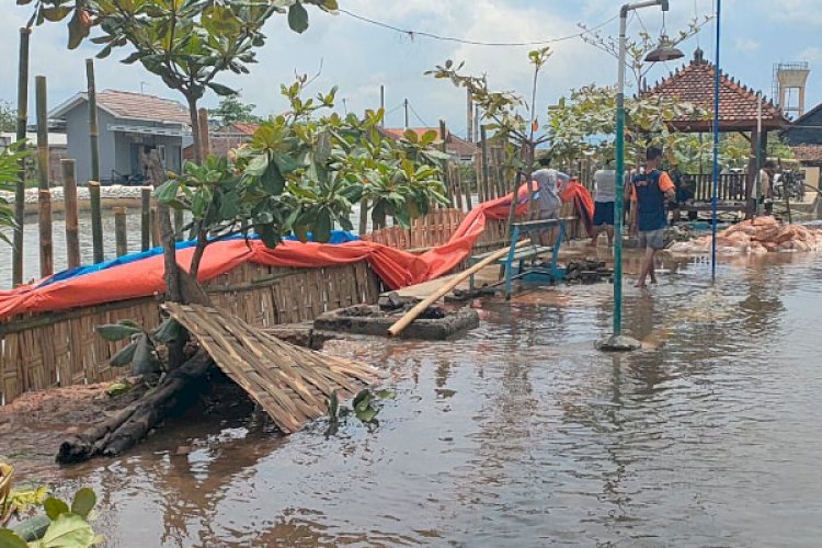 Tanggul Jebol Sungai Meduri Pekalongan Makin Lebar - RMOL JATENG