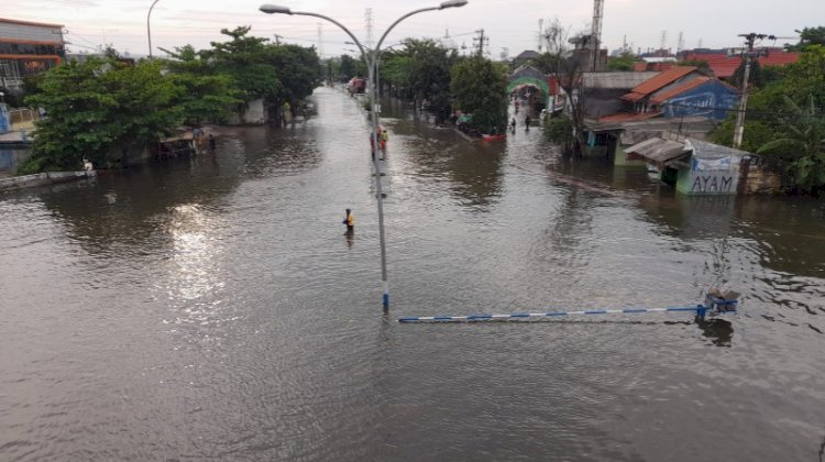 Banjir Masih Tinggi Di Kawasan Kaligawe Semarang - RMOL JATENG