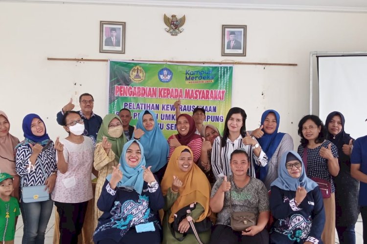 Tim PKM USM Beri Pelatihan Kewirausahaan Di Kampung Melayu Kelurahan ...