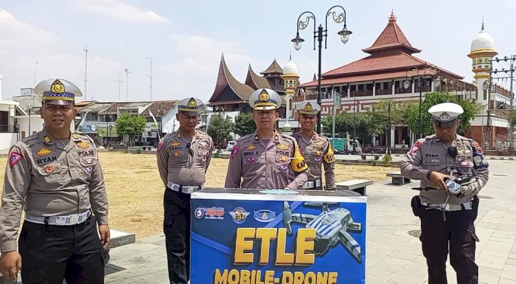 Ditlantas Polda Jateng bersama Satlantas Polres Rembang uji ETLE Drone