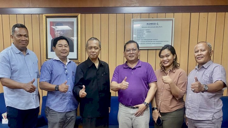 Ketua Komisi C DPRD Jawa Tengah Bambang Hariyanto (baju hitam) saat menerima pimpinan RMOL Jateng, Senin (19/9). RMOL Jateng