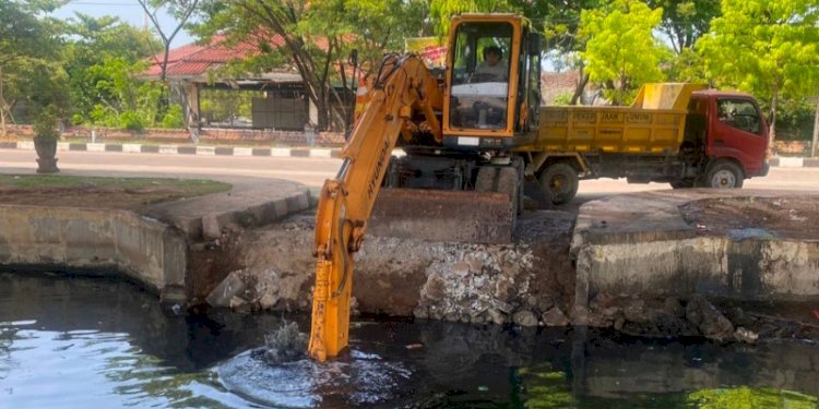 Dinas PU : Drainase Mampet Airnya Luber Ke Jalan - RMOL JATENG