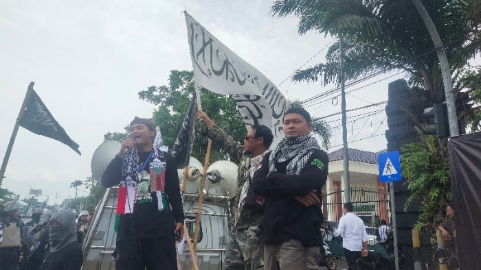 Laskar Umat Islam Karanganyar (Lakik) menggelar aksi demo ke Polres Karanganyar. Dian Tanti/Dok.RMOLJateng