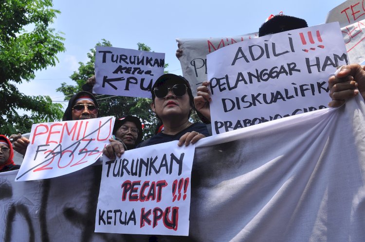 Foto Aksi Demonstrasi Menentang Pemilu Yang Diduga Curang - RMOL JATENG