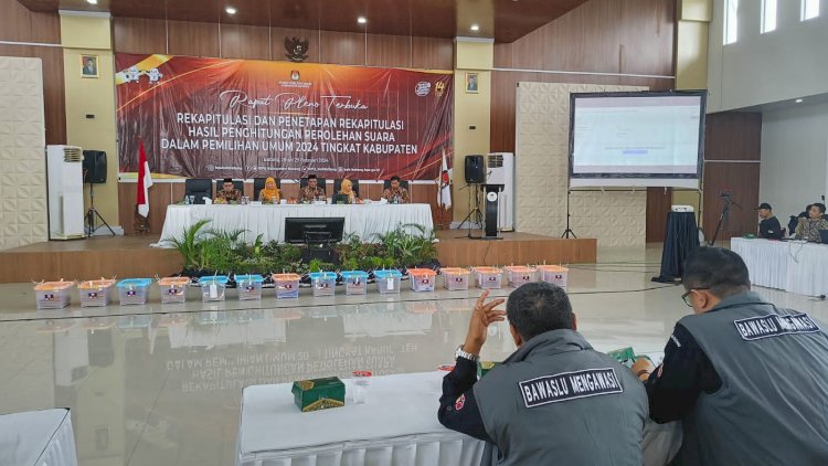 Rapat Pleno Rekapitulasi KPU Batang Pada Rabu (28/02). Foto: Bakti Buwono/RMOLJateng