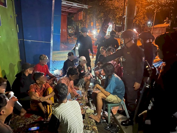 Belasan remaja yang asyik menggelar pesta miras di dua lokasi di kawasan Balai jagong Kudus kembali dibubarkan polisi. Arif Edy Purnomo/RMOLJateng
