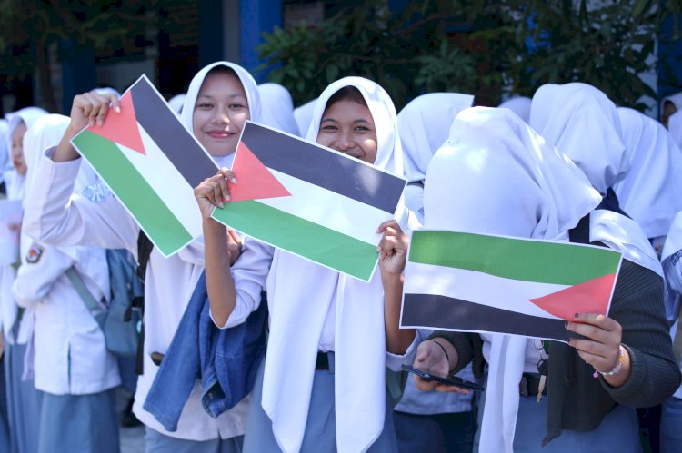 Siswa SMA Muhammadiyyah saat menggelar aksi bela Palestina, Selasa (7/5). Rubadi/RMOLJateng