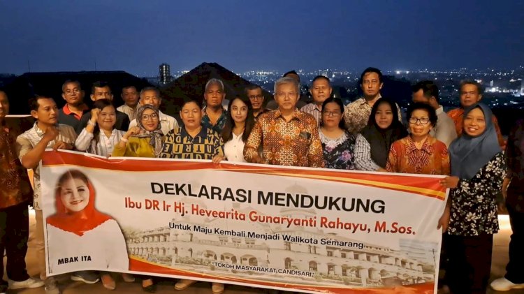 Deklarasi dukungan kepada Mbak Ita untuk maju kembali di Pilwakot Semarang 2024 yang dilakukan warga Kecamatan Candisari, Kota Semarang, Jumat malam (10/5). Umar Dani/RMOLJateng