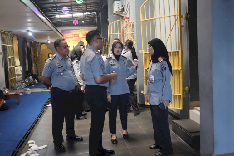 Tim Dari Rutan Perempuan Surabaya Saat Meninjau Rutan Salatiga. Erna Yunus B/RMOLJawaTengah