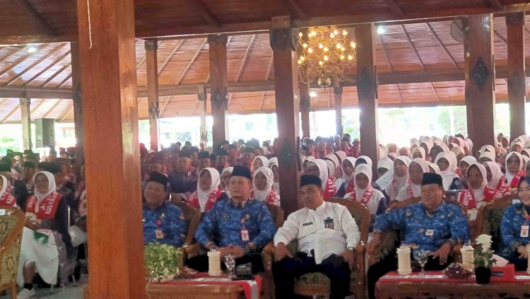 Para jemaah haji melaksanakan pelepasan di Pendapa Kabupaten Grobogan, Senin (20/5) siang. Rubadi/RMOLJateng