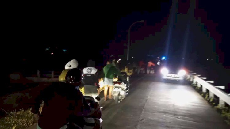 Polisi mengamankan puluhan motor dalam operasi balap liar di Bendungan Kletak Kecamatan Klambu, Grobogan, Jawa Tengah, Sabtu (25/5) malam. Rubadi/RMOLJateng.
