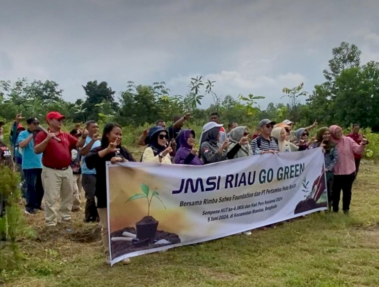 Penanaman pohon dalam rangkaian HUT JMSI Riau 2024, Sabtu  pagi (8/6).  Jayanto Arus Adi/RMOLJateng