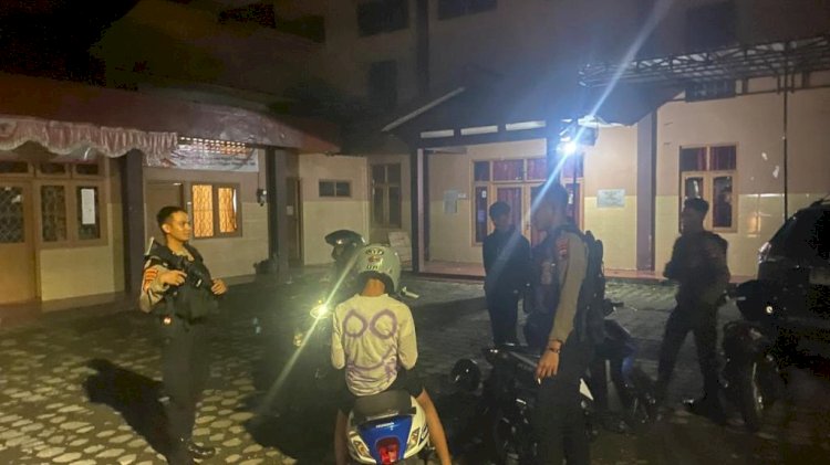 Petugas Samapta Polres Wonosobo saat menggagalkan aksi balap liar yang melibatkan 4 remaja di wilayah Kecamatan Selomerto. Budi Agung/RMOLJateng