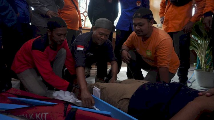 Pelatihan darurat bencana bagi relawan dan Tim Reaksi Cepat (TRC) penanggulangan bencana di Gedung Pramuka, Kabupaten Batang.