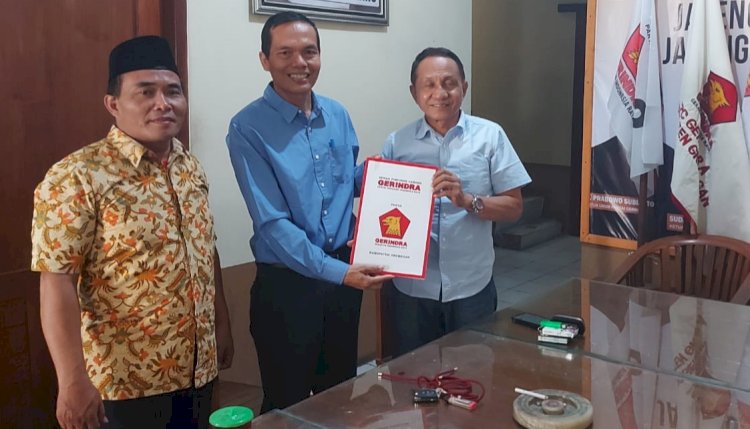 Ketua PGRI Grobogan, Amin Hidayat saat mendaftakan diri sebagai Bakal Calon Kepala Daerah Grobogan di DPC Gerindra Grobogan, Kamis (20/6) kemarin. Dokumen. Rubadi/RMOLJateng.