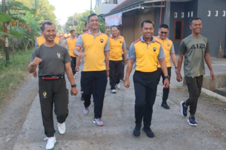 Kapolres Purworejo AKBP Eko Sunaryo Terlibat Langsung Dalam Olahraga Bersama Polri-TNI Dalam Menyambut Hari Bhayangkara. Budi Agung/RMOLJawaTengah