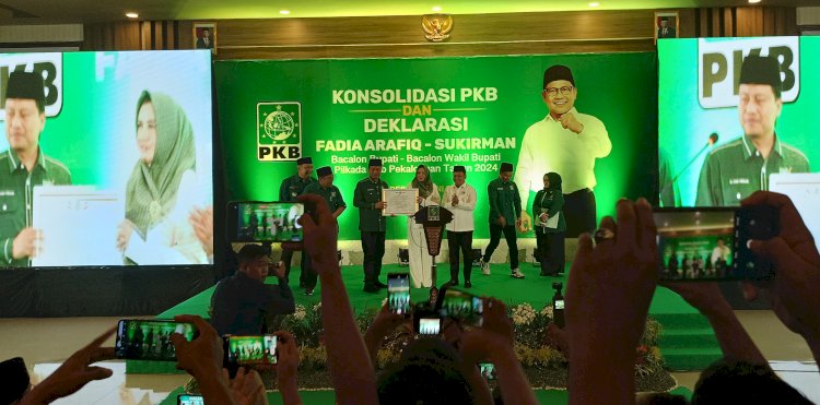 Deklarasi resmi PKB untuk Fadia Arafiq - Sukirman sebagai Cabup-Cawabup Kabupaten Pekalongan di hotel Grand Dian, Kecamatan Wiradesa, Rabu (26/6). 