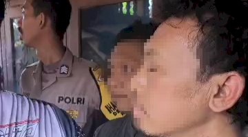 2 pria yang diduga terlibat pembunuhan perempuan terapis Grobogan diamankan massa Genengsari Toroh Grobogan Jawa Tengah, Kamis (27/6) siang. Istimewa/RMOLJateng.