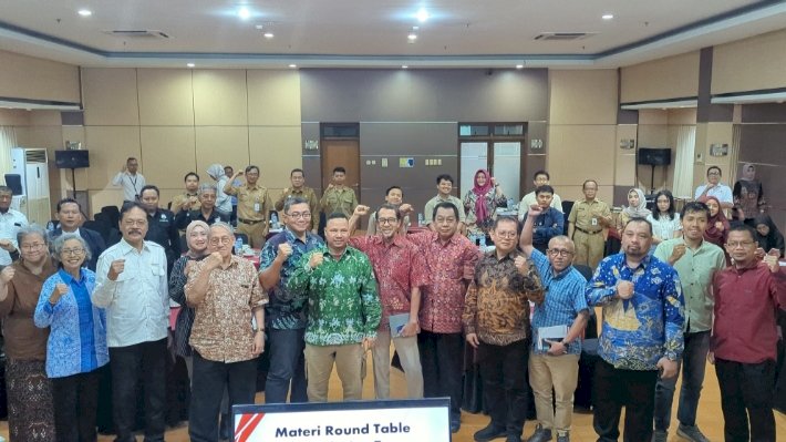 Sejumlah akademisi dan pakar yang hadir dalam FGD bertajuk ‘Jawa Tengah Menatap Era Baru’, Senin (16/12). Acara yang dihelat di Hotel Frontone HK, Kesambi, Semarang dan diinisiasi RMOLJateng. Arief Ferdianto/RMOLJateng
